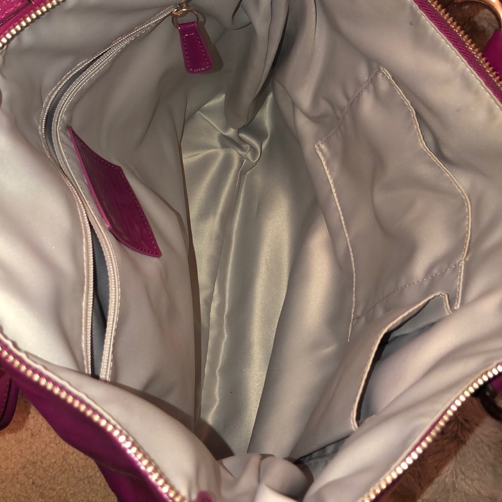 Brand new never used Coach patent leather purse!! - Picture 4 of 4